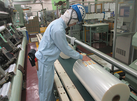 製品巻き取り作業